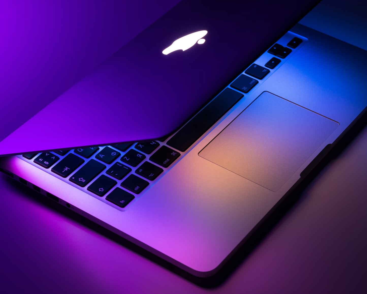 Win a MacBook Air β Lightweight Power π»β¨